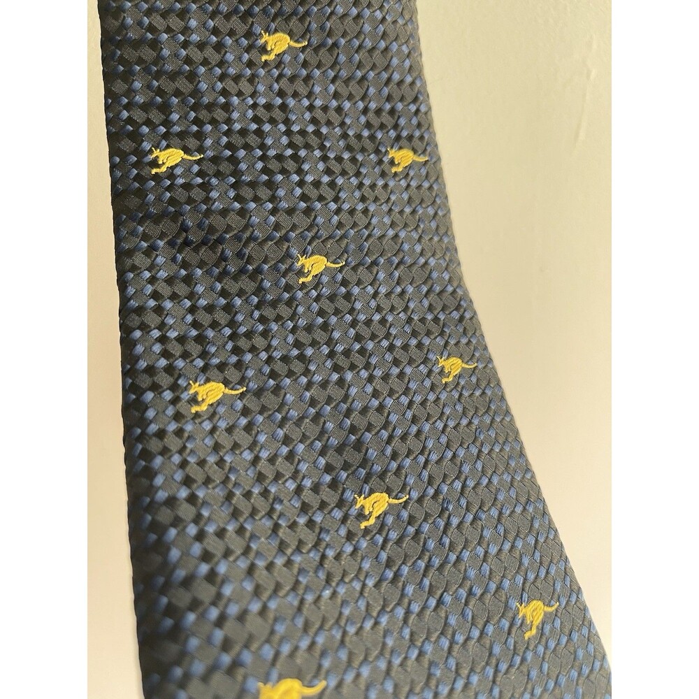 NWT Australian Tie Co Neck Tie Mens Blue Kangaroo Novelty Animal Print Jacquard - Picture 7 of 8